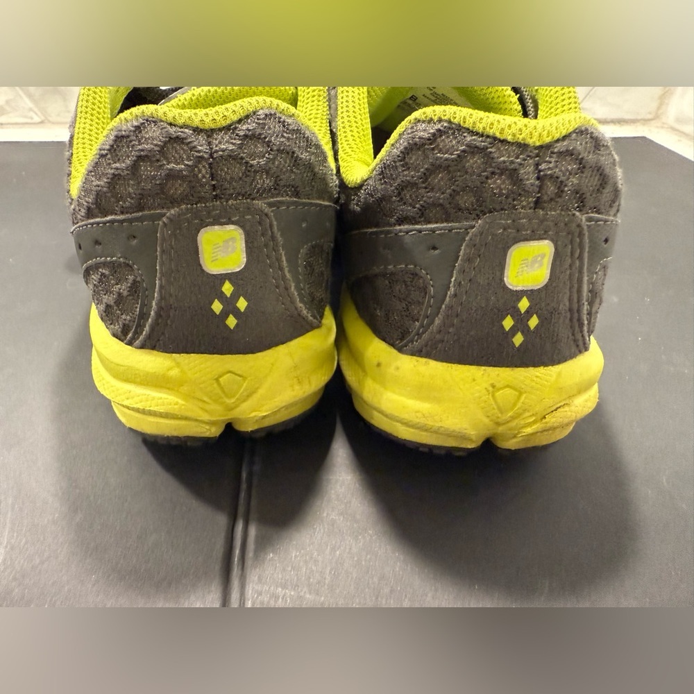 New Balance Woman’s 630 Gray & Lime Green Running Shoes Size 8.5 - Picture 7 of 10